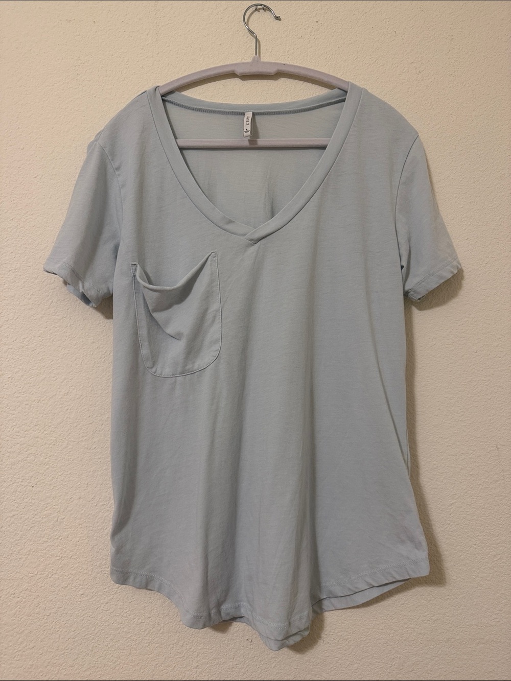 Z supply large blue short sleeve v-neck pocket tee shirt